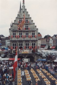 cheese market in front of the Gouda City Hall