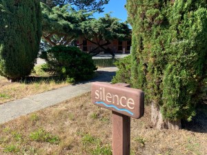 Sign with the word silence